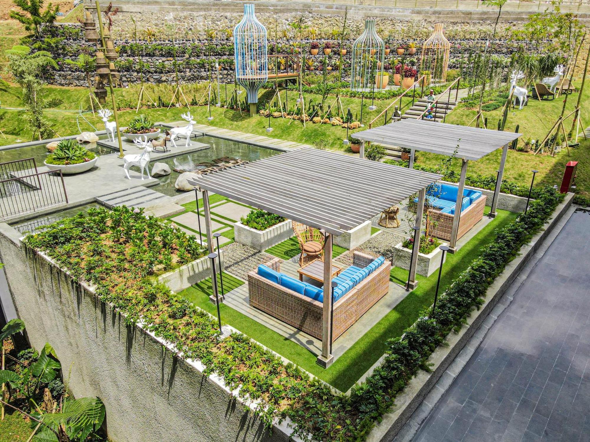 The Botanica Sanctuary Hotel Puncak Exterior foto The park