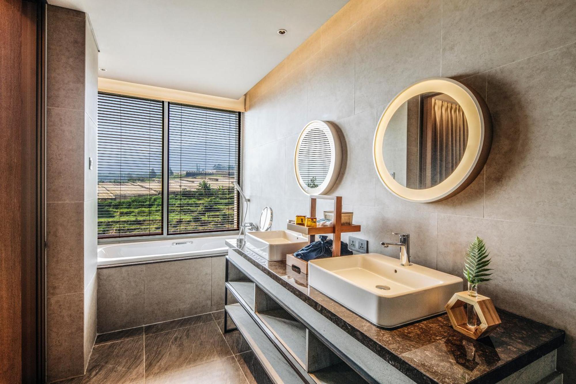 The Botanica Sanctuary Hotel Puncak Quarto foto Bathroom