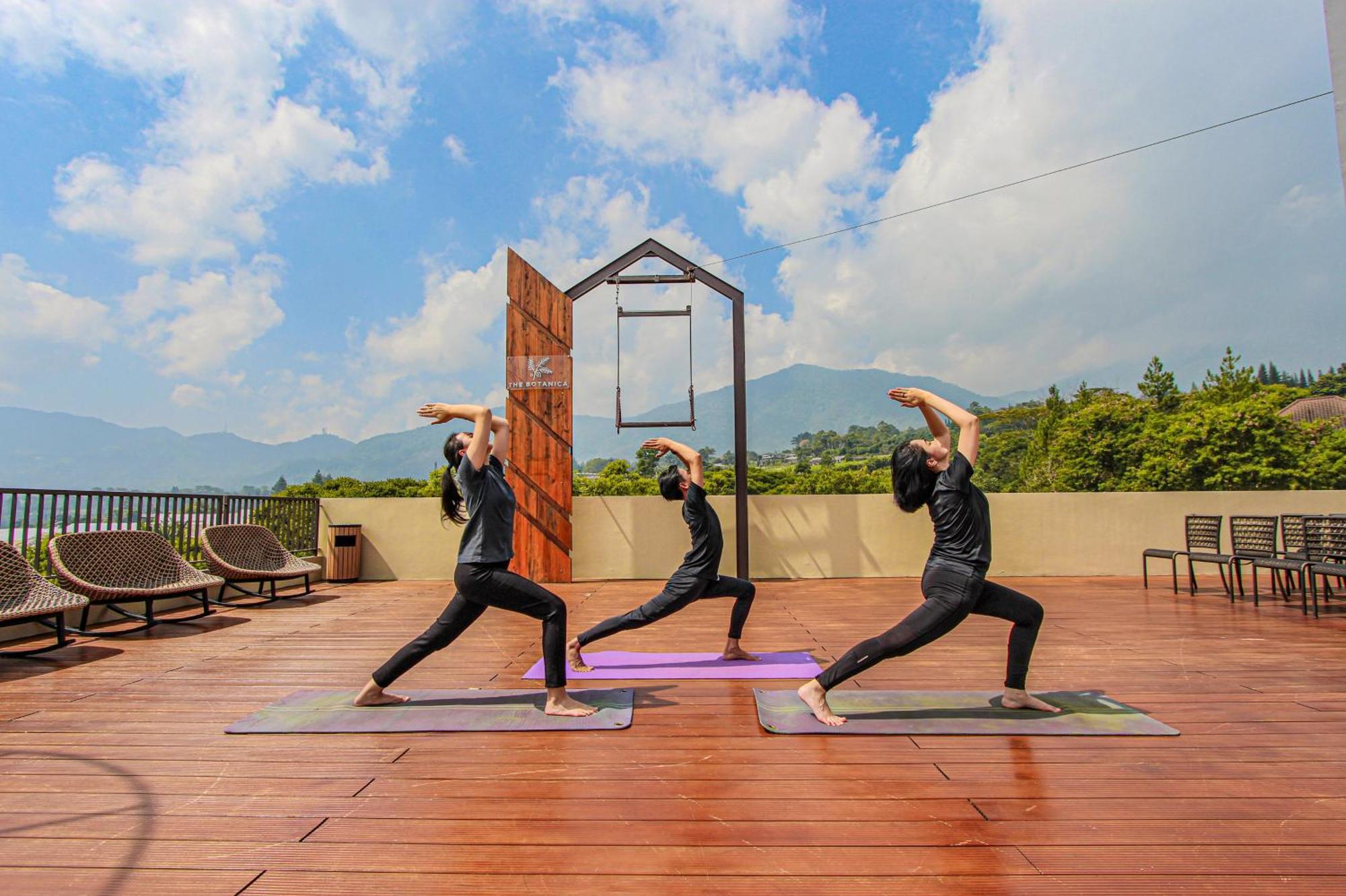 The Botanica Sanctuary Hotel Puncak Exterior foto The Yoga Deck